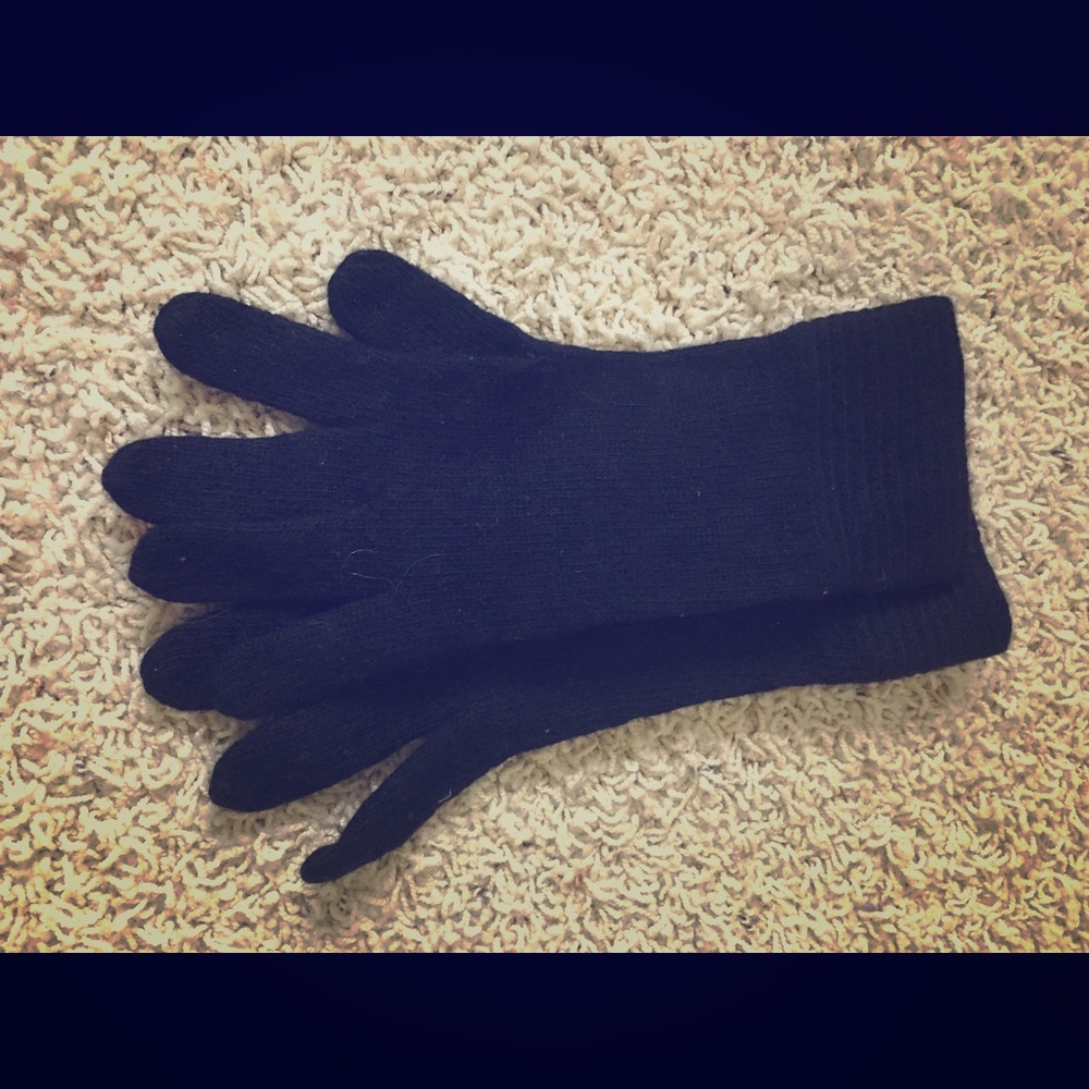 Black cashmere gloves